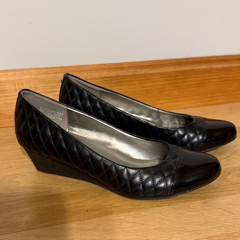 Bandolino Black Quilted Women's Low Heel Shoes